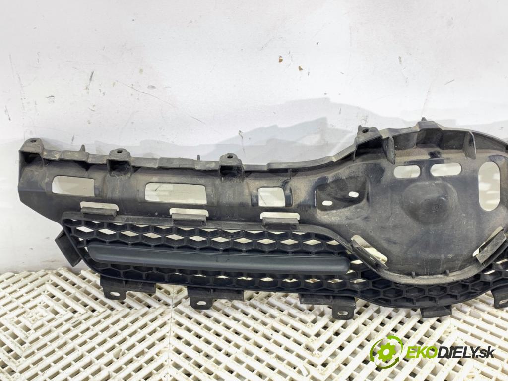 TOYOTA COROLLA Verso (ZER_, ZZE12_, R1_) 2004 - 2009    2.2 D-4D (AUR10_) 100 kW [136 KM] olej napędowy 2005 - 2009  mřížka maska 53111-0F030 (Mřížky (masky) chladičů)