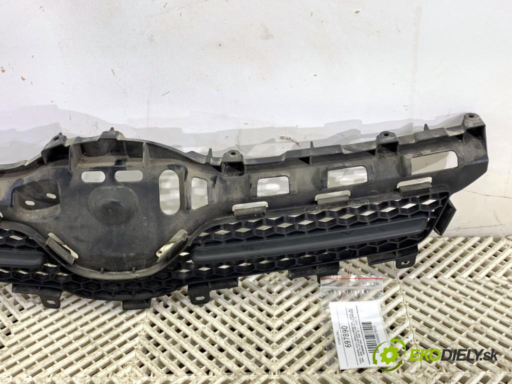 TOYOTA COROLLA Verso (ZER_, ZZE12_, R1_) 2004 - 2009    2.2 D-4D (AUR10_) 100 kW [136 KM] olej napędowy 2005 - 2009  mřížka maska 53111-0F030 (Mřížky (masky) chladičů)