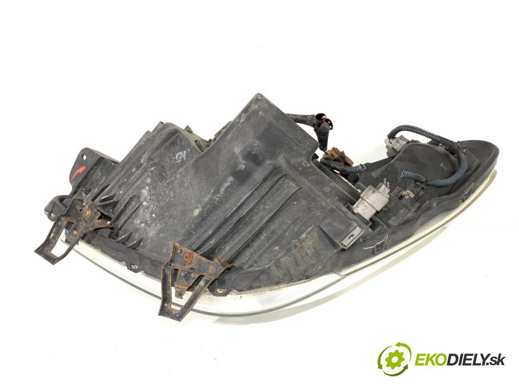 TOYOTA COROLLA Verso (ZER_, ZZE12_, R1_) 2004 - 2009    2.2 D-4D (AUR10_) 100 kW [136 KM] olej napędowy 2005 - 2009  světlomet pravý přední část