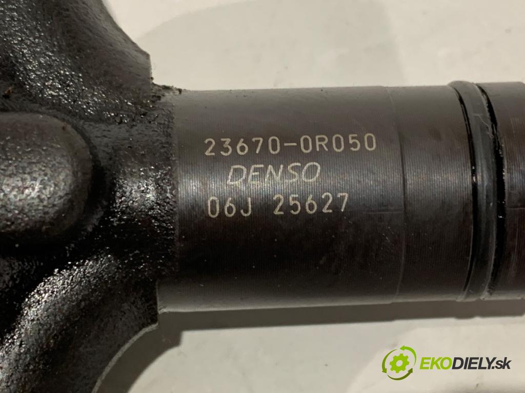 TOYOTA COROLLA Verso (ZER_, ZZE12_, R1_) 2004 - 2009    2.2 D-4D (AUR10_) 100 kW [136 KM] olej napędowy 2005 - 2009  vstrekovač 23670-0R050 (Vstrekovač paliva)