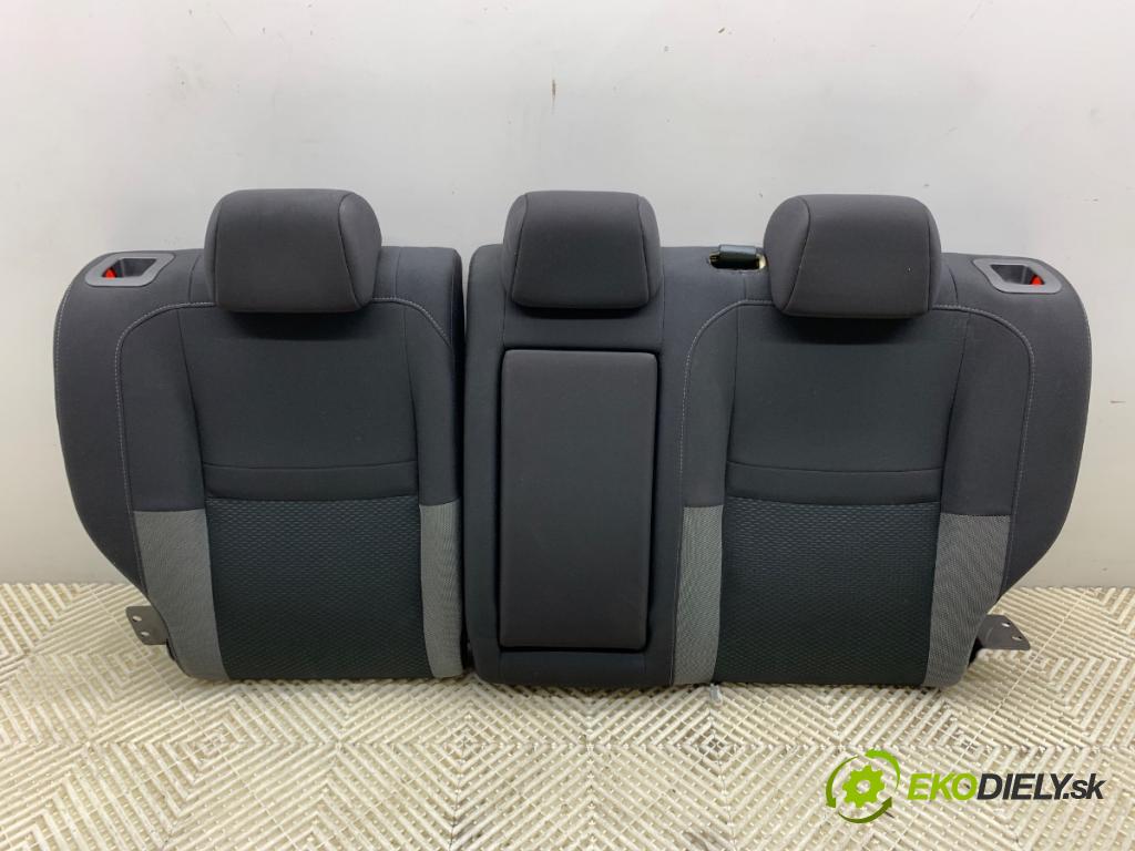 NISSAN QASHQAI II SUV (J11, J11_) 2013 - 2022    1.3 DIG-T 103 kW [140 KM] benzyna 2018 - 2022  Sedadlo druhý rad