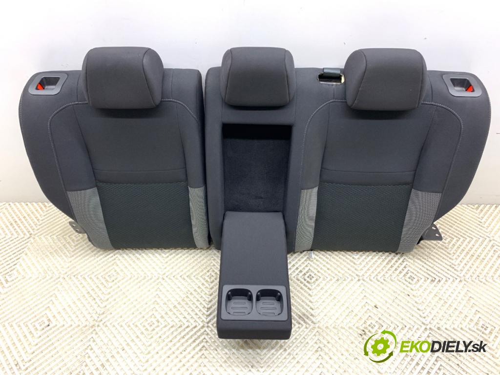 NISSAN QASHQAI II SUV (J11, J11_) 2013 - 2022    1.3 DIG-T 103 kW [140 KM] benzyna 2018 - 2022  Sedadlo druhý rad