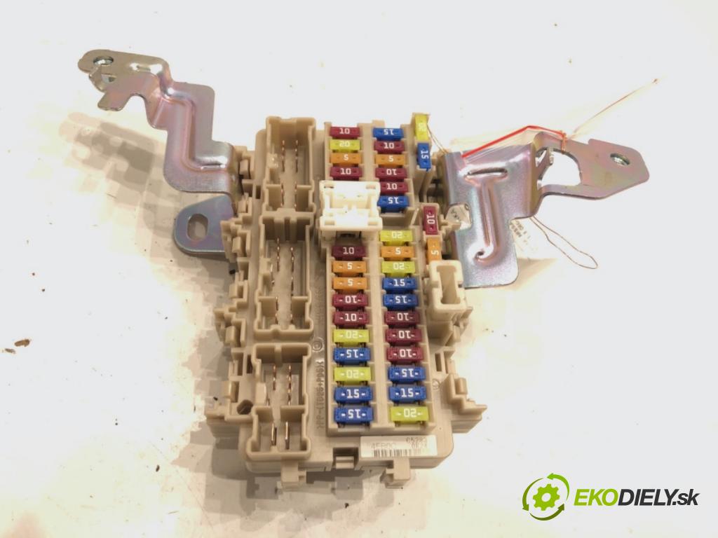 NISSAN QASHQAI II SUV (J11, J11_) 2013 - 2022    1.3 DIG-T 103 kW [140 KM] benzyna 2018 - 2022  skříňka poistková  (Pojistkové skříňky)