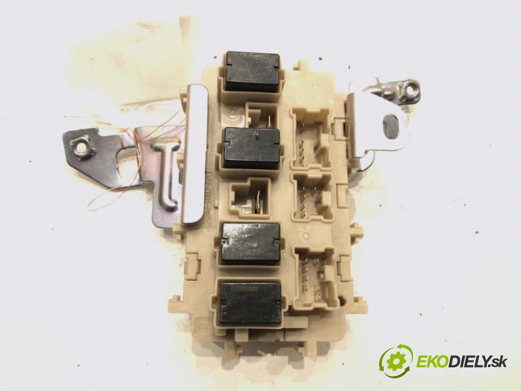 NISSAN QASHQAI II SUV (J11, J11_) 2013 - 2022    1.3 DIG-T 103 kW [140 KM] benzyna 2018 - 2022  skříňka poistková  (Pojistkové skříňky)