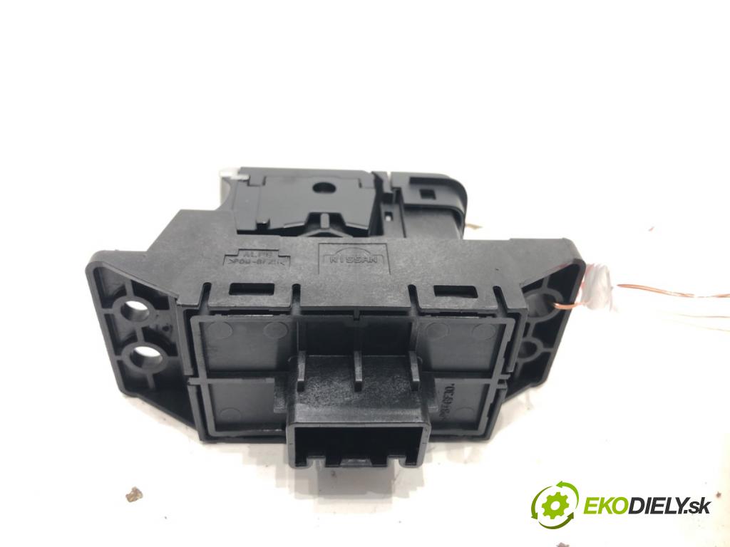 NISSAN QASHQAI II SUV (J11, J11_) 2013 - 2022    1.3 DIG-T 103 kW [140 KM] benzyna 2018 - 2022  Spínač brzdy ručnej brzdy 251756FR0A (Prepínač/spínač/tlačidlo a ovládač kúrenia)