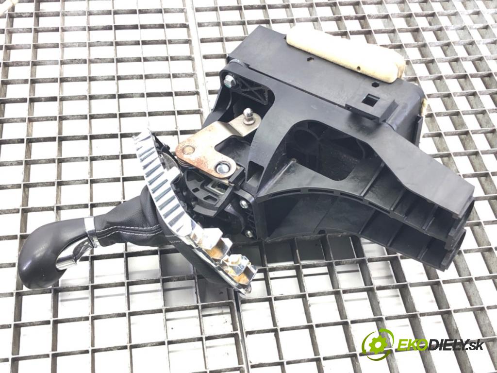 OPEL ASTRA J (P10) 2009 - 2015    2.0 CDTI (68) 118 kW [160 KM] olej napędowy 2009 - 2015  Kulisa 55563829 (Rýchlostná páka (kulisa))