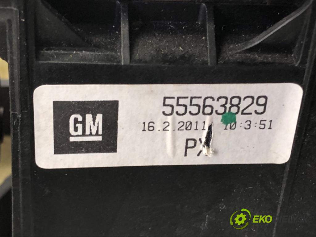 OPEL ASTRA J (P10) 2009 - 2015    2.0 CDTI (68) 118 kW [160 KM] olej napędowy 2009 - 2015  Kulisa 55563829 (Rýchlostná páka (kulisa))