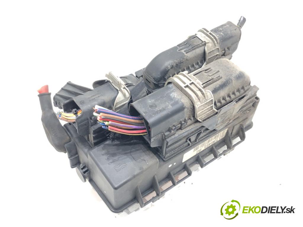 FIAT GRANDE PUNTO (199_) 2005 - 2022    1.2 48 kW [65 KM] benzyna 2005 - 2022  skříňka poistková 51736451 (Pojistkové skříňky)