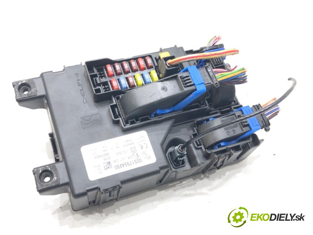 FIAT GRANDE PUNTO (199_) 2005 - 2022    1.2 48 kW [65 KM] benzyna 2005 - 2022  modul BSI 00517954290 (Pojistkové skříňky)