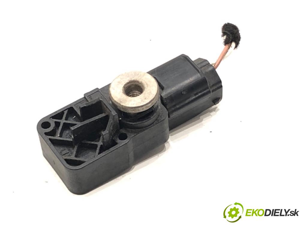 RENAULT MEGANE III Grandtour (KZ0/1) 2008 - 2022    1.4 TCe (KZ0F, KZ1V) 96 kW [130 KM] benzyna 2009 - 2022  Snímač nárazu 988330002R (Snímač nárazu)