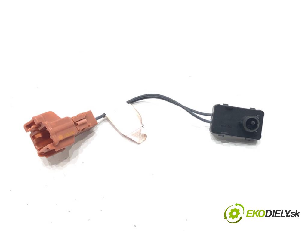 RENAULT MEGANE III Grandtour (KZ0/1) 2008 - 2022    1.4 TCe (KZ0F, KZ1V) 96 kW [130 KM] benzyna 2009 - 2022  Snímač teploty 277200003R (Snímač vonkajšej teploty)