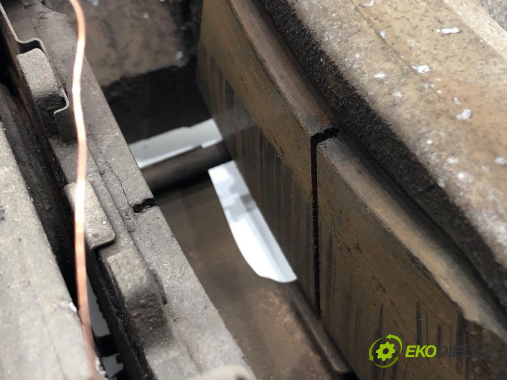 FORD USA MUSTANG VI coupe 2014 233 kW 2.3 EcoBoost 2261 Brzdič strmeň pravy predný