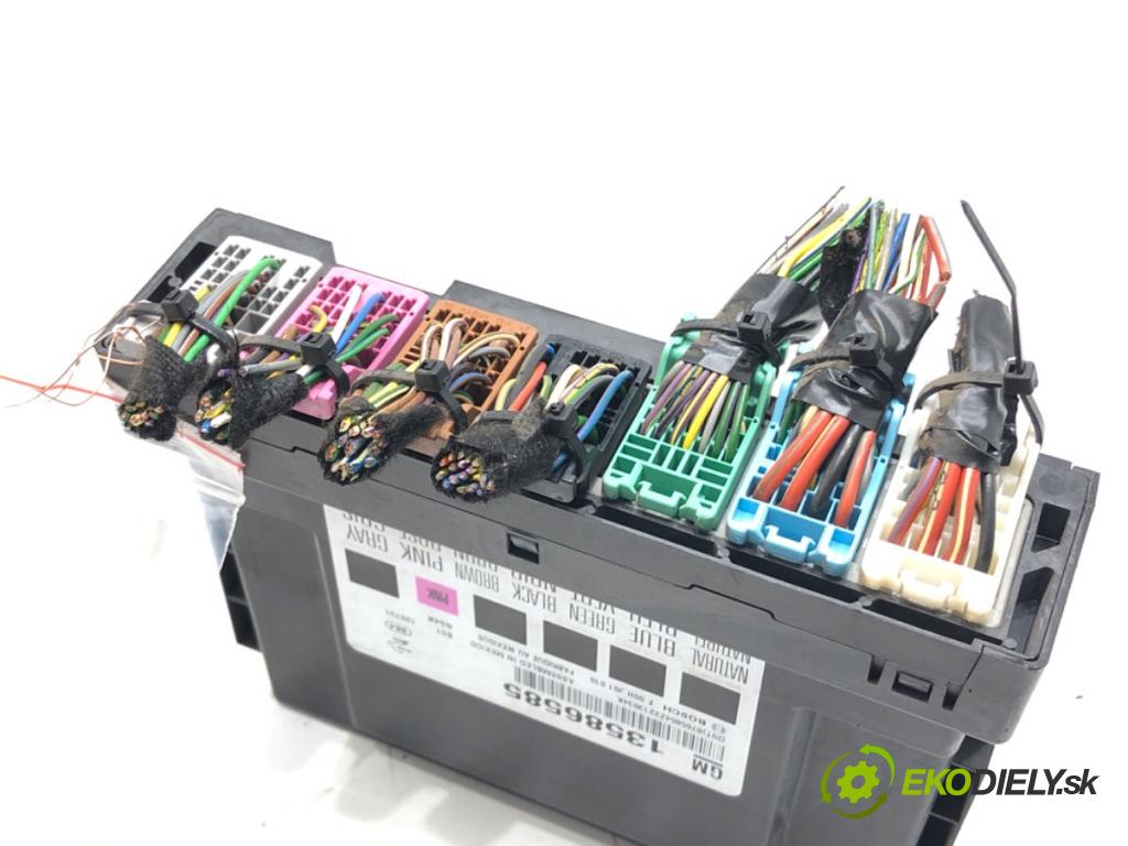 OPEL INSIGNIA A (G09) 2008 - 2017    2.0 CDTI (68) 96 kW [131 KM] olej napędowy 2008 - 2017  Modul komfortu 13586585 (Modul komfortu)