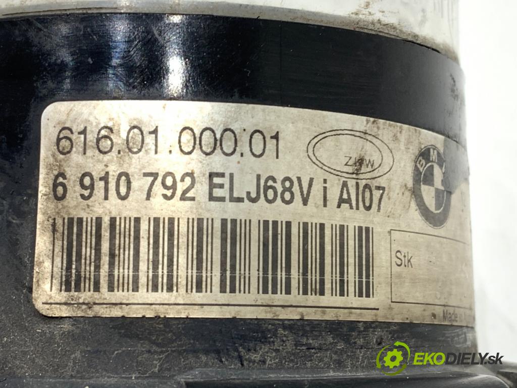 BMW 5 (E60) 2001 - 2010    530 d 160 kW [218 KM] olej napędowy 2002 - 2005  hmlové svetlo, hmlovka pravý přední část 6910792