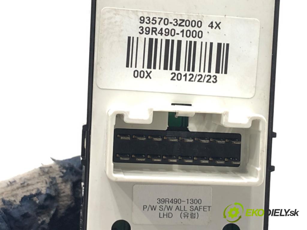 HYUNDAI i40 I (VF) 2012 - 2022    1.7 CRDi 100 kW [136 KM] olej napędowy 2012 - 2022  přepínač oken 93570-3Z000 (Ovládaní topení a přepínače)