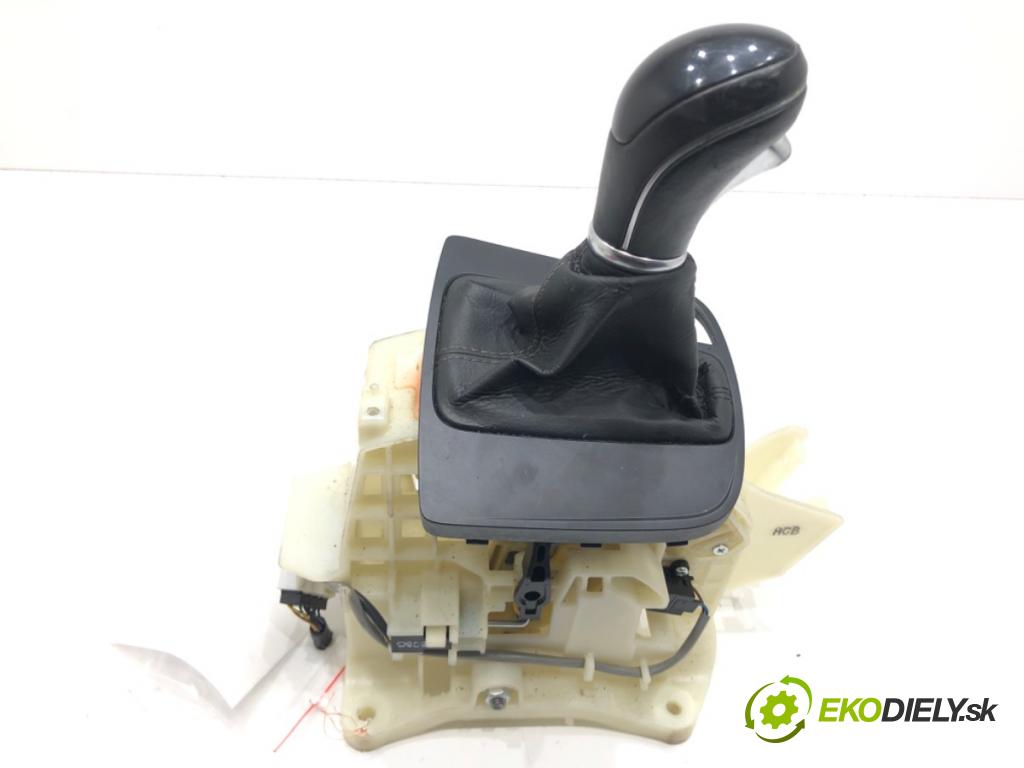 HYUNDAI i40 I (VF) 2012 - 2022    1.7 CRDi 100 kW [136 KM] olej napędowy 2012 - 2022  Kulisa  (Rýchlostná páka (kulisa))