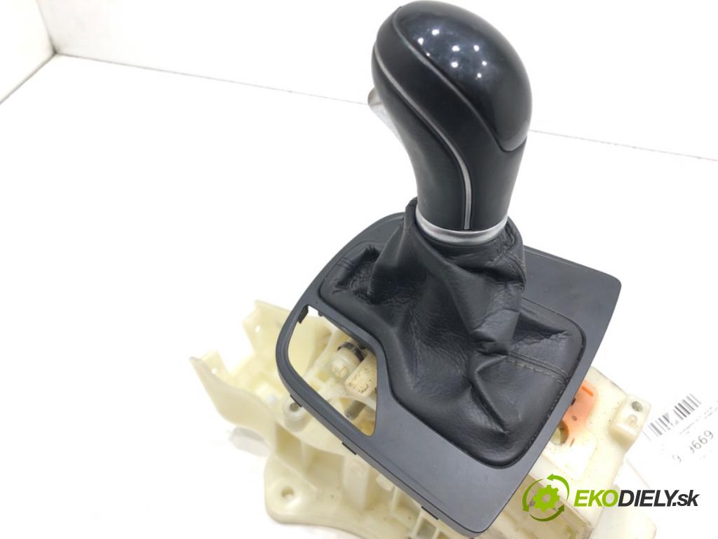 HYUNDAI i40 I (VF) 2012 - 2022    1.7 CRDi 100 kW [136 KM] olej napędowy 2012 - 2022  Kulisa  (Rýchlostná páka (kulisa))