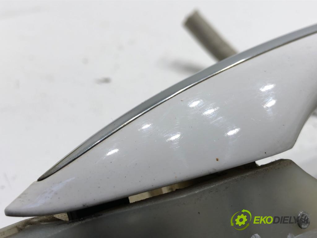 HYUNDAI i40 I (VF) 2012 - 2022    1.7 CRDi 100 kW [136 KM] olej napędowy 2012 - 2022  Kľučka vonkajšia ľavy predný