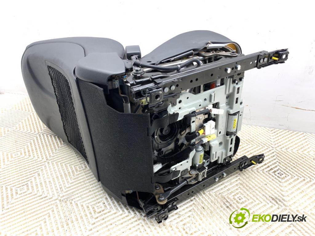 HYUNDAI i40 I (VF) 2012 - 2022    1.7 CRDi 100 kW [136 KM] olej napędowy 2012 - 2022  Sedadlo ľavy predný