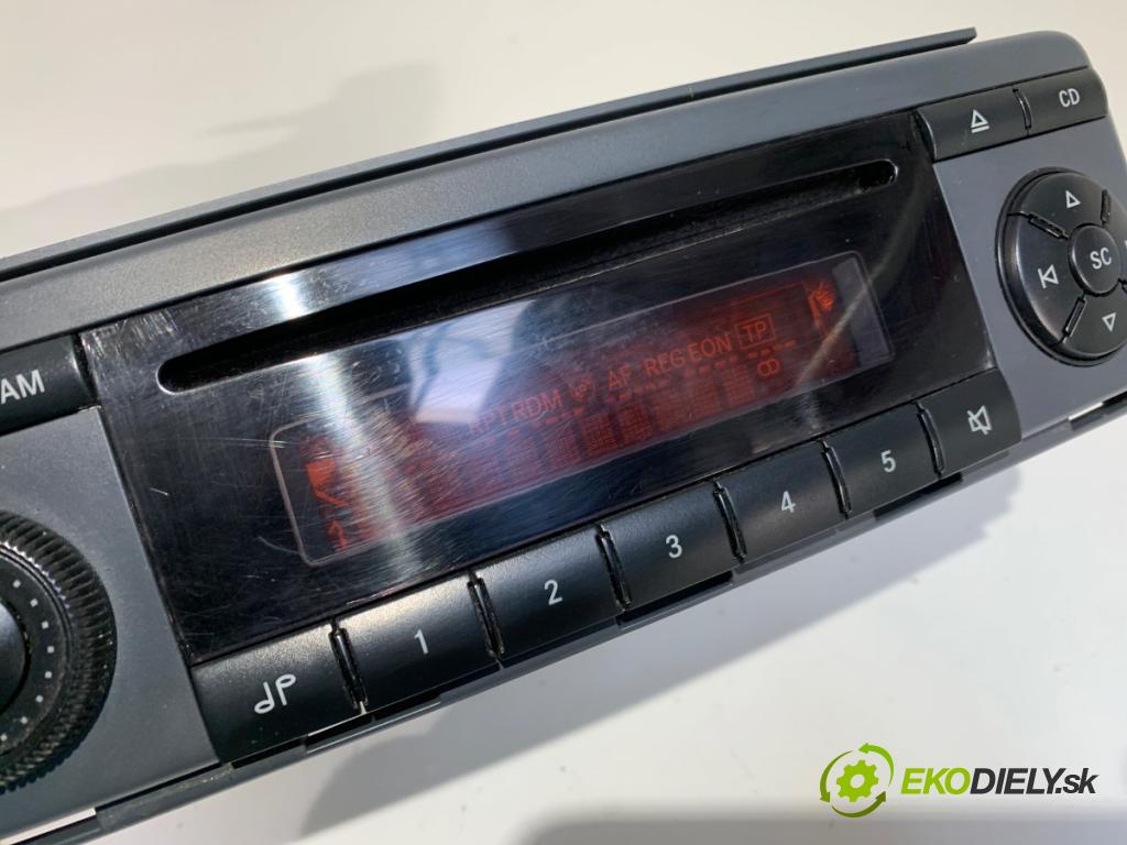 SMART FORFOUR (454) 2004 - 2006    1.1 (454.030) 55 kW [75 KM] benzyna 2004 - 2006  RADIO A4548200379 (Audio zariadenie)