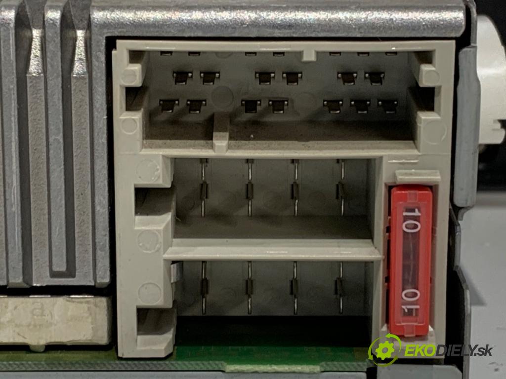 SMART FORFOUR (454) 2004 - 2006    1.1 (454.030) 55 kW [75 KM] benzyna 2004 - 2006  RADIO A4548200379 (Audio zariadenie)