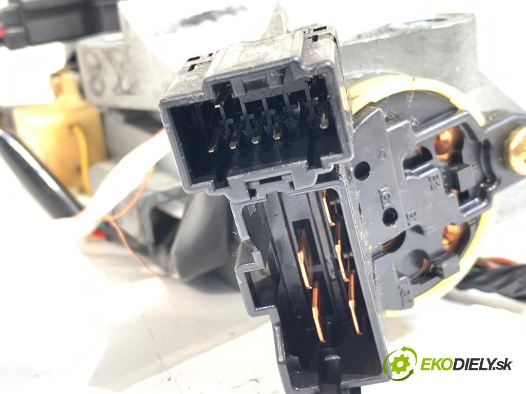 SMART FORFOUR (454) 2004 - 2006    1.1 (454.030) 55 kW [75 KM] benzyna 2004 - 2006  spinačka MR955230 (Spínacia skrinka)