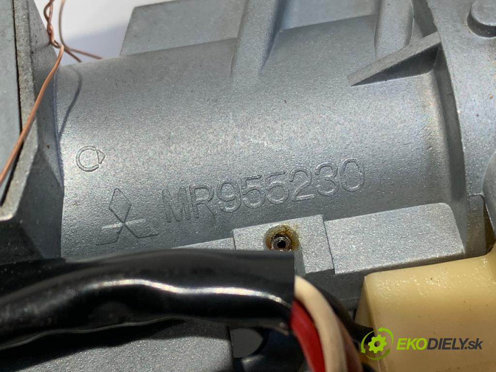 SMART FORFOUR (454) 2004 - 2006    1.1 (454.030) 55 kW [75 KM] benzyna 2004 - 2006  spinačka MR955230 (Spínacia skrinka)