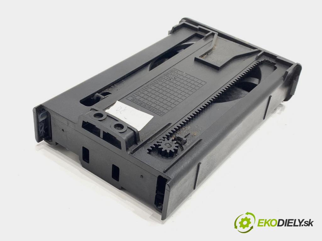 RENAULT LAGUNA III (BT0/1) 2007 - 2015    2.0 dCi (BT07, BT0J, BT14, BT1A, BT1S) 96 kW [131 KM] olej napędowy 2007 - 2015  Držiak na nápoje  (Úchyt, držiak na nápoje)