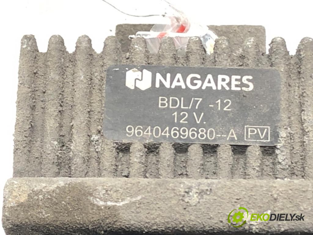 RENAULT LAGUNA III (BT0/1) 2007 - 2015    2.0 dCi (BT07, BT0J, BT14, BT1A, BT1S) 96 kW [131 KM] olej napędowy 2007 - 2015  relé sviečok žhavenia 9640469680A (Relé)