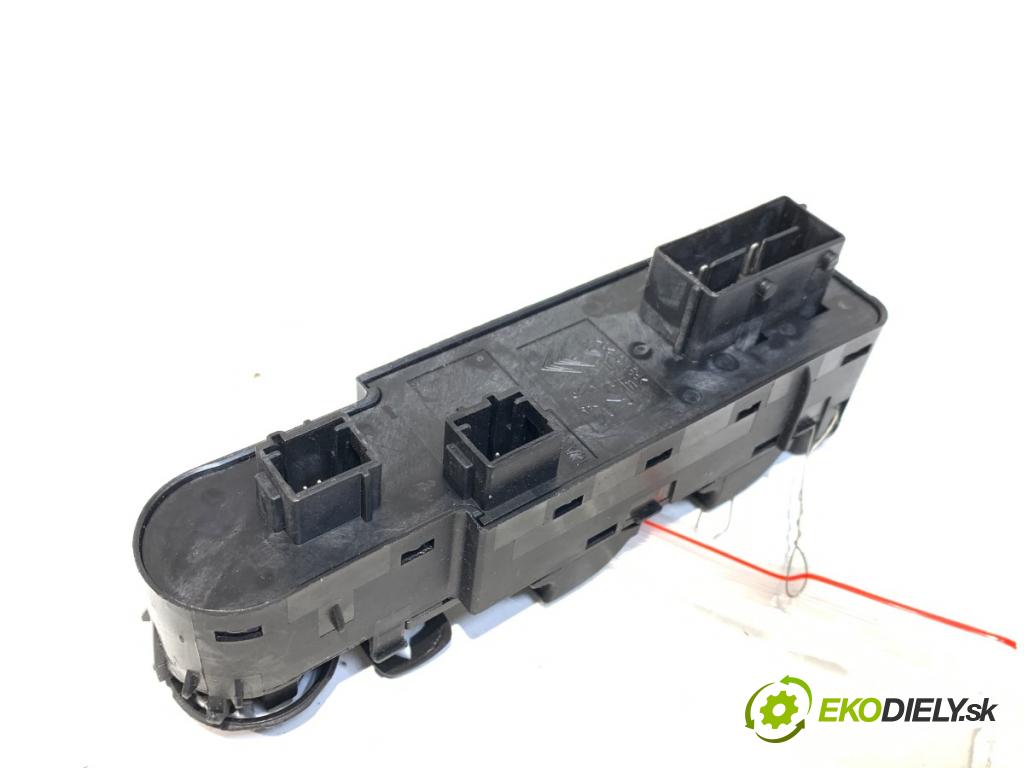CITROEN C4 II (NC_) 2009 - 2022    1.6 HDi 115 84 kW [114 KM] olej napędowy 2012 - 2022  Prepínač okien 96657050ZD (Prepínacie páčky pod volantom)