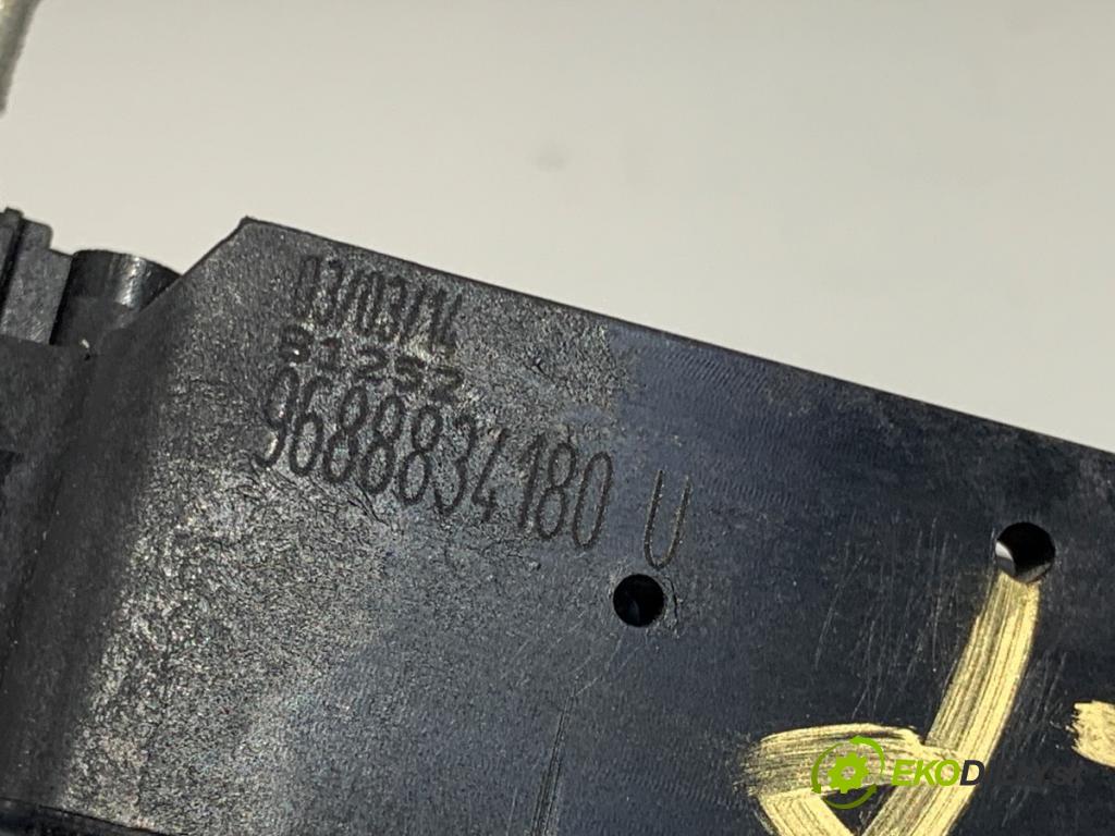 CITROEN C4 II (NC_) 2009 - 2022    1.6 HDi 115 84 kW [114 KM] olej napędowy 2012 - 2022  Kľučka vonkajšia ľavy predný 9688834180