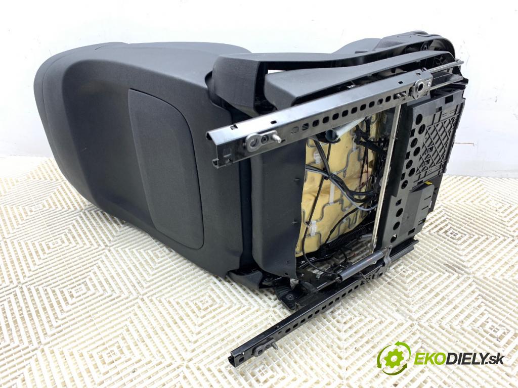 BMW F11 Kombi 2011 135 kW 520 d 1995 Sedadlo pravy predný