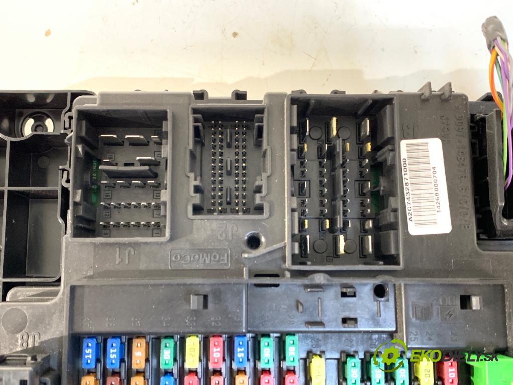 FORD USA MUSTANG coupe 2014 - 2022    2.3 EcoBoost 233 kW [317 KM] benzyna 2015 - 2022  skříňka poistková FR3T-15604-BH (Pojistkové skříňky)