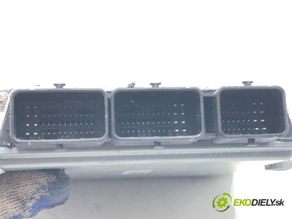 FORD FOCUS II (DA_, HCP, DP) 2004 - 2013    2.0 TDCi 100 kW [136 KM] olej napędowy 2004 - 2012  riadiaca jednotka Motor 7M51-12A650-ATB (Riadiaca jednotka)