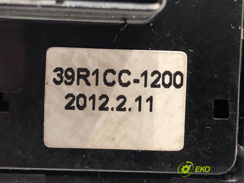 HYUNDAI i40 I (VF) 2012 - 2022    1.7 CRDi 100 kW [136 KM] olej napędowy 2012 - 2022  Panel Vyhrievanie VĚTRÁNÍ: sedačky 93730-3Z150