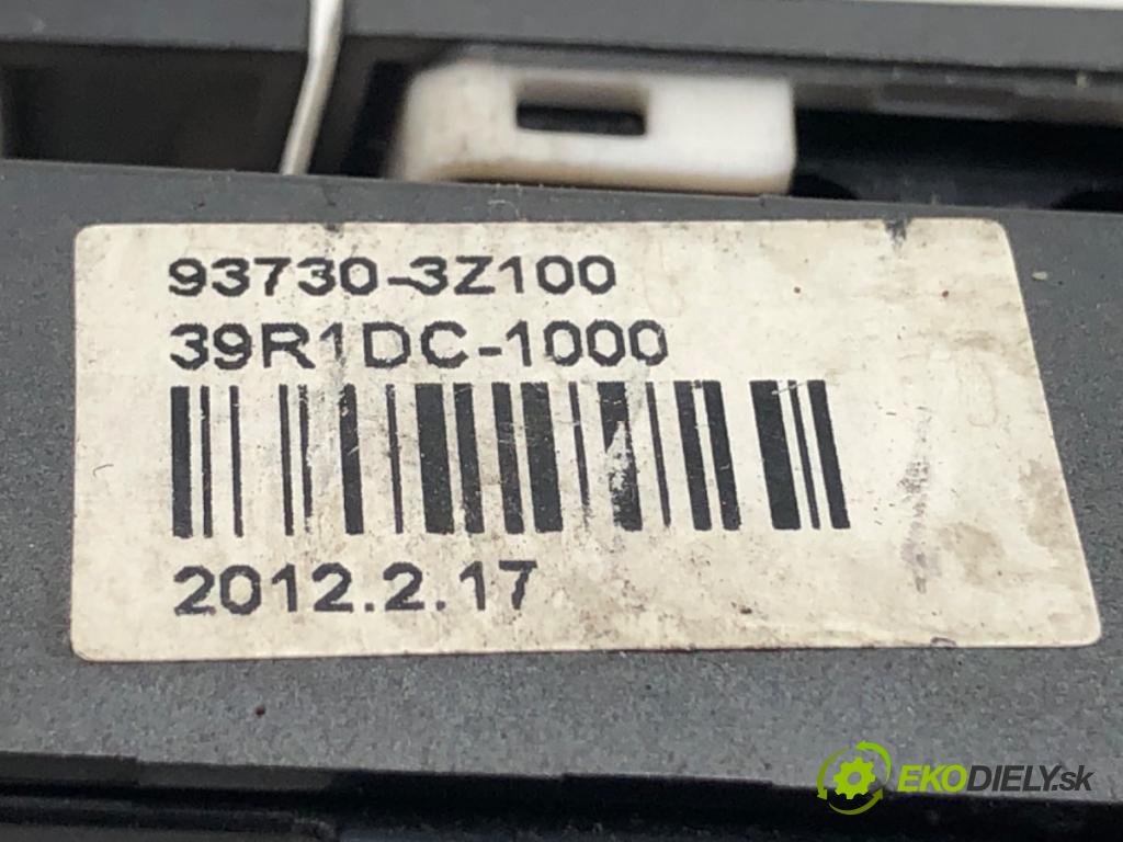 HYUNDAI i40 I (VF) 2012 - 2022    1.7 CRDi 100 kW [136 KM] olej napędowy 2012 - 2022  Prepínač vyhrievania sedačky ľavy 93730-3Z100