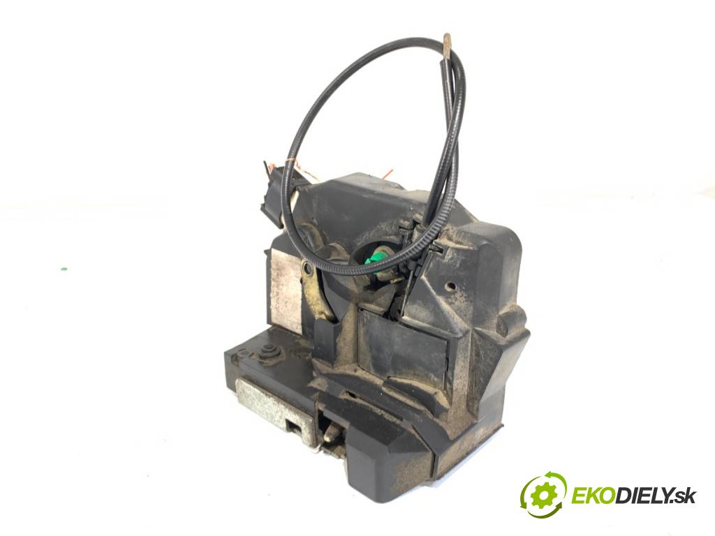 LAND ROVER FREELANDER I samochód terenowy zamknięty 1999 88 kW 1.8 i 16V 4x4 1796 zámok Dvere ľavy zad 