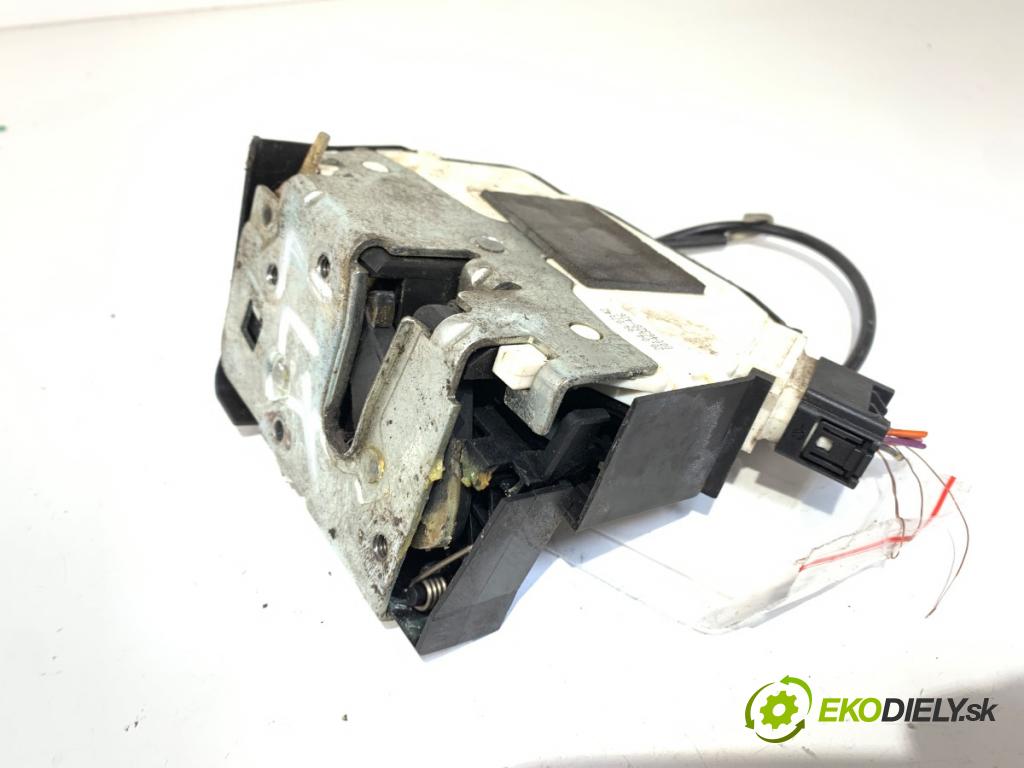 LAND ROVER FREELANDER I samochód terenowy zamknięty 1999 88 kW 1.8 i 16V 4x4 1796 zámok Dvere ľavy zad