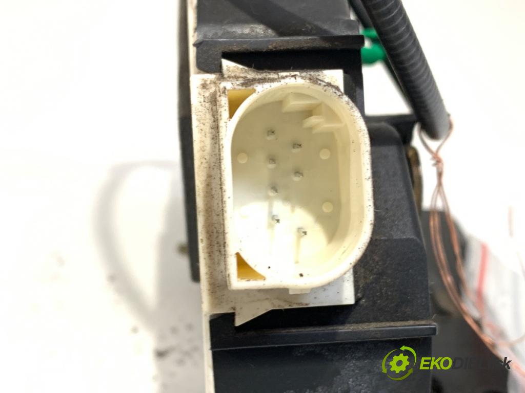 LAND ROVER FREELANDER I samochód terenowy zamknięty 1999 88 kW 1.8 i 16V 4x4 1796 zámok Dvere ľavy zad