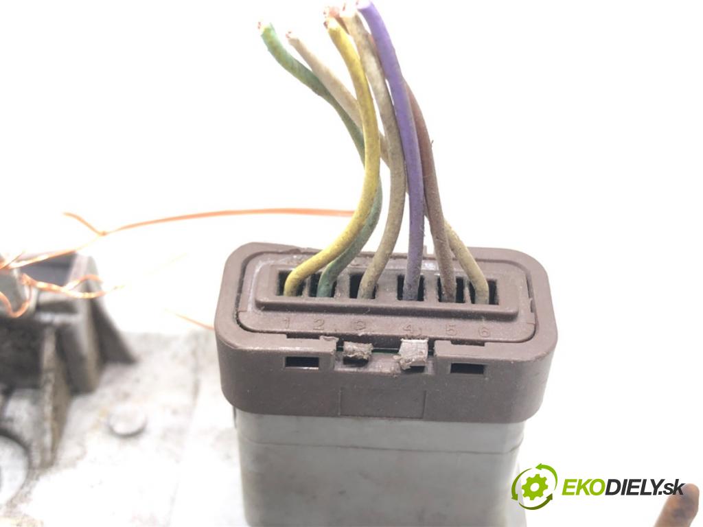 PEUGEOT 807 (EB_) 2002 - 2022    2.2 116 kW [158 KM] benzyna 2002 - 2022  zámok dveře levý přední část