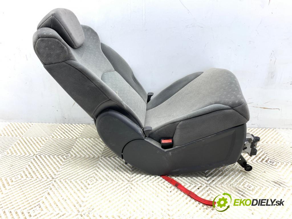 PEUGEOT 807 (EB_) 2002 - 2022    2.2 116 kW [158 KM] benzyna 2002 - 2022  Sedadlo zad