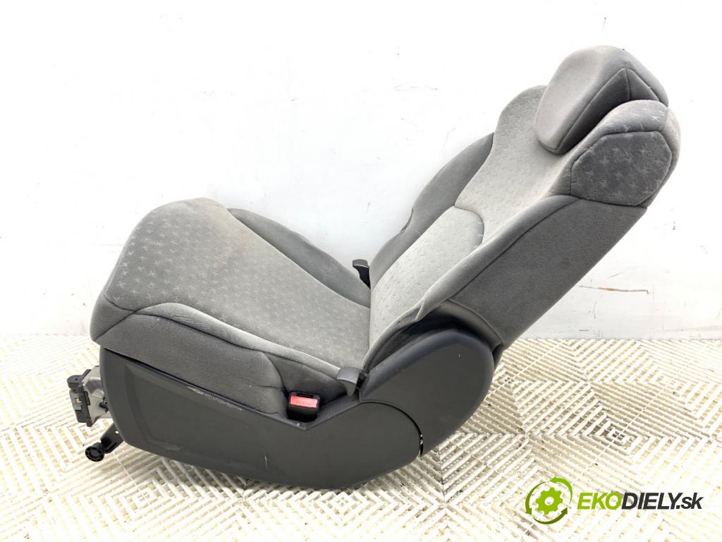 PEUGEOT 807 (EB_) 2002 - 2022    2.2 116 kW [158 KM] benzyna 2002 - 2022  Sedadlo zad