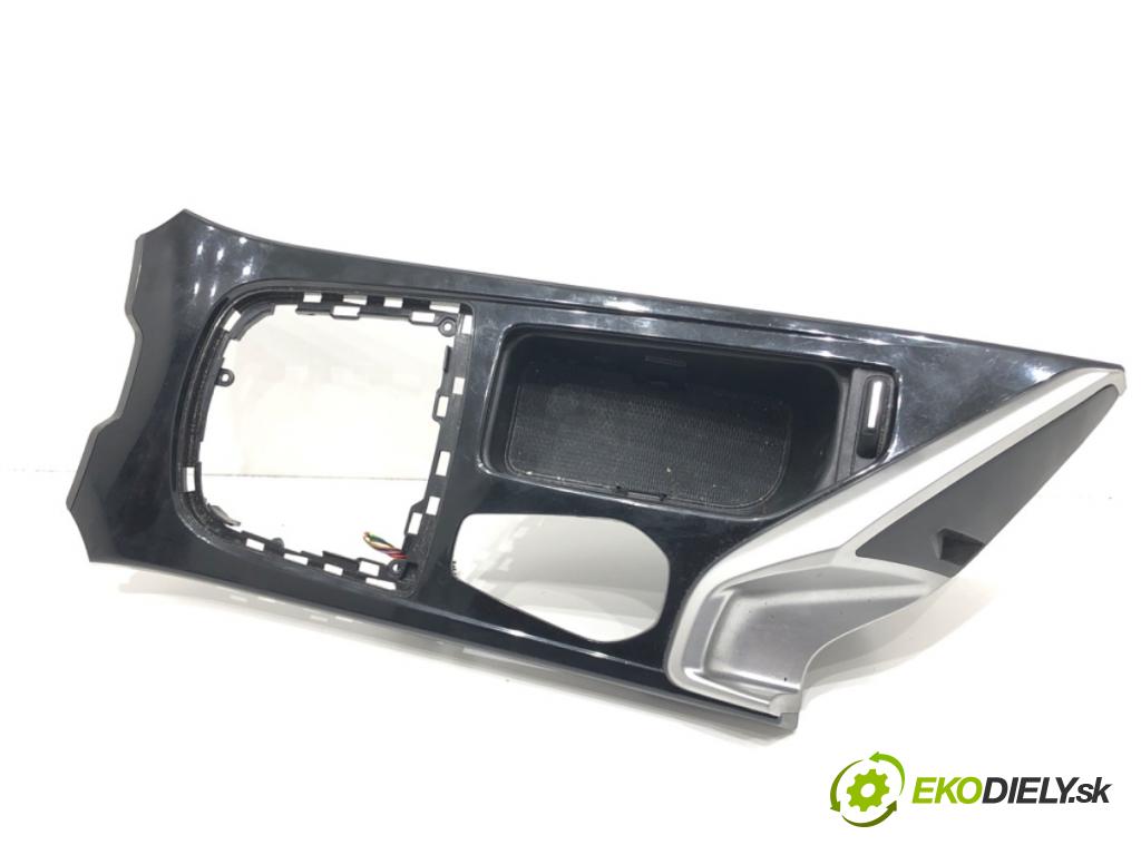 HYUNDAI i40 I (VF) 2012 - 2022    1.7 CRDi 100 kW [136 KM] olej napędowy 2012 - 2022  Rámček TUNEL: Priehradka, kastlík 84670-3Z000