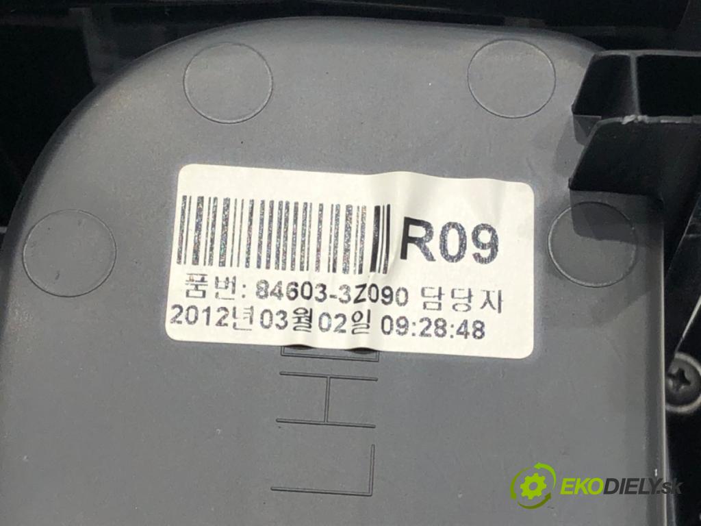 HYUNDAI i40 I (VF) 2012 - 2022    1.7 CRDi 100 kW [136 KM] olej napędowy 2012 - 2022  Rámček TUNEL: Priehradka, kastlík 84670-3Z000