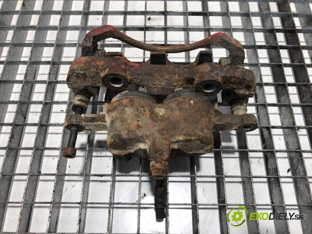 NISSAN TERRANO I samochód terenowy zamknięty 1988 74 kW 2.4 2389 Brzdič strmeň ľavy predný