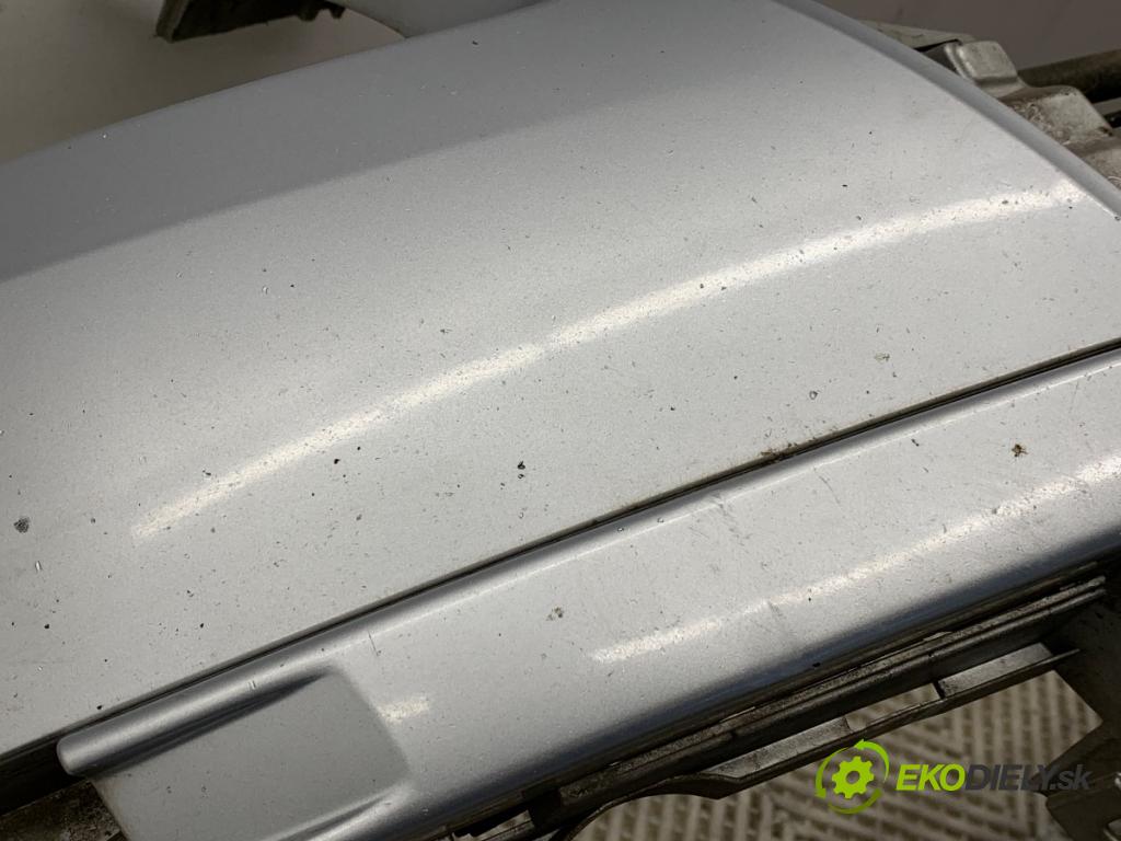 VW PASSAT B6 Variant (3C5) 2005 - 2011    2.0 TDI 103 kW [140 KM] olej napędowy 2005 - 2009  nárazník přední část  (Ostatné)