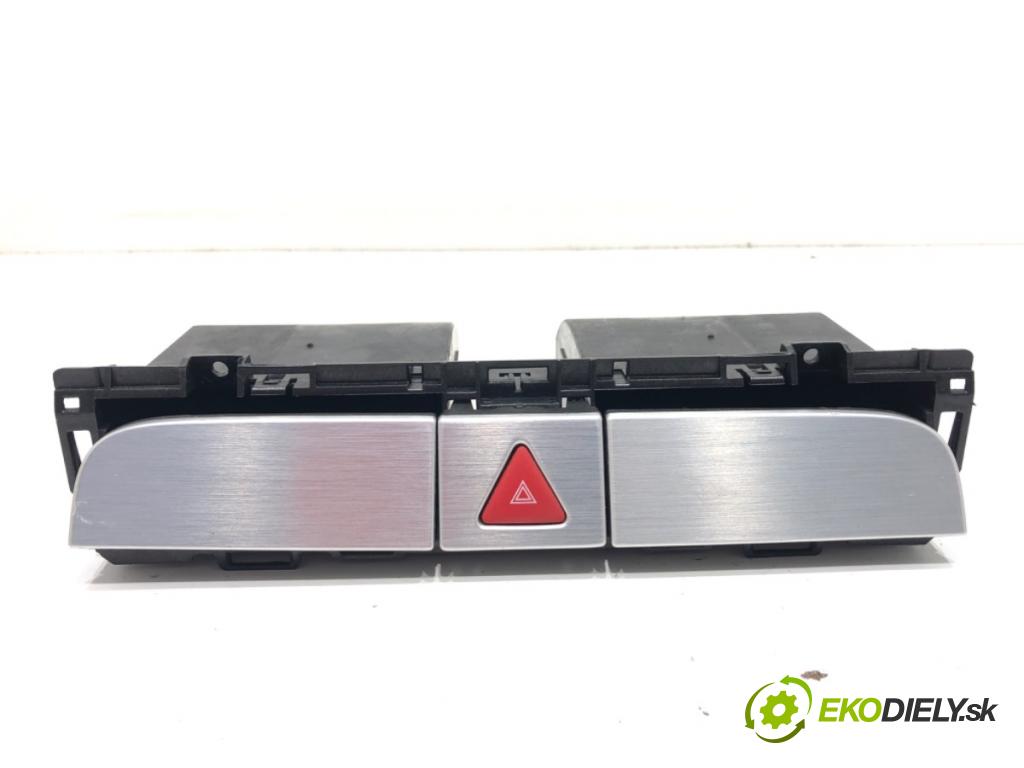 VW PASSAT B6 Variant (3C5) 2005 - 2011    2.0 TDI 103 kW [140 KM] olej napędowy 2005 - 2009  Držiak na nápoje 3C0858407 (Úchyt, držiak na nápoje)