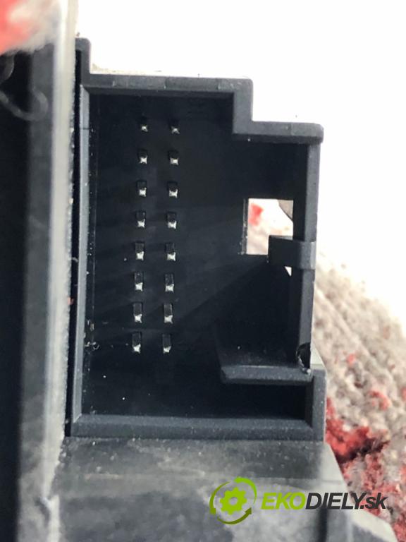 VW PASSAT B6 Variant (3C5) 2005 - 2011    2.0 TDI 103 kW [140 KM] olej napędowy 2005 - 2009  spinačka 3C0905843Q (Spínacia skrinka)