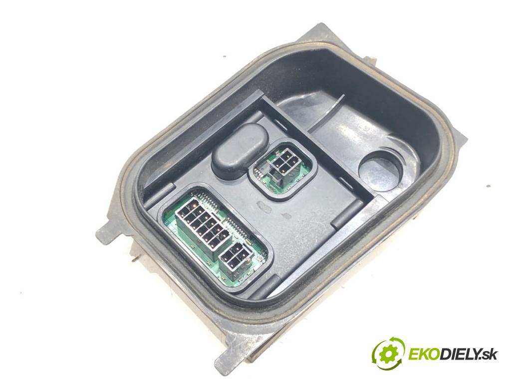 VW PASSAT B6 Variant (3C5) 2005 - 2011    2.0 TDI 103 kW [140 KM] olej napędowy 2005 - 2009  Menič XENON 89390030 (Riadiaca jednotka xenónu)