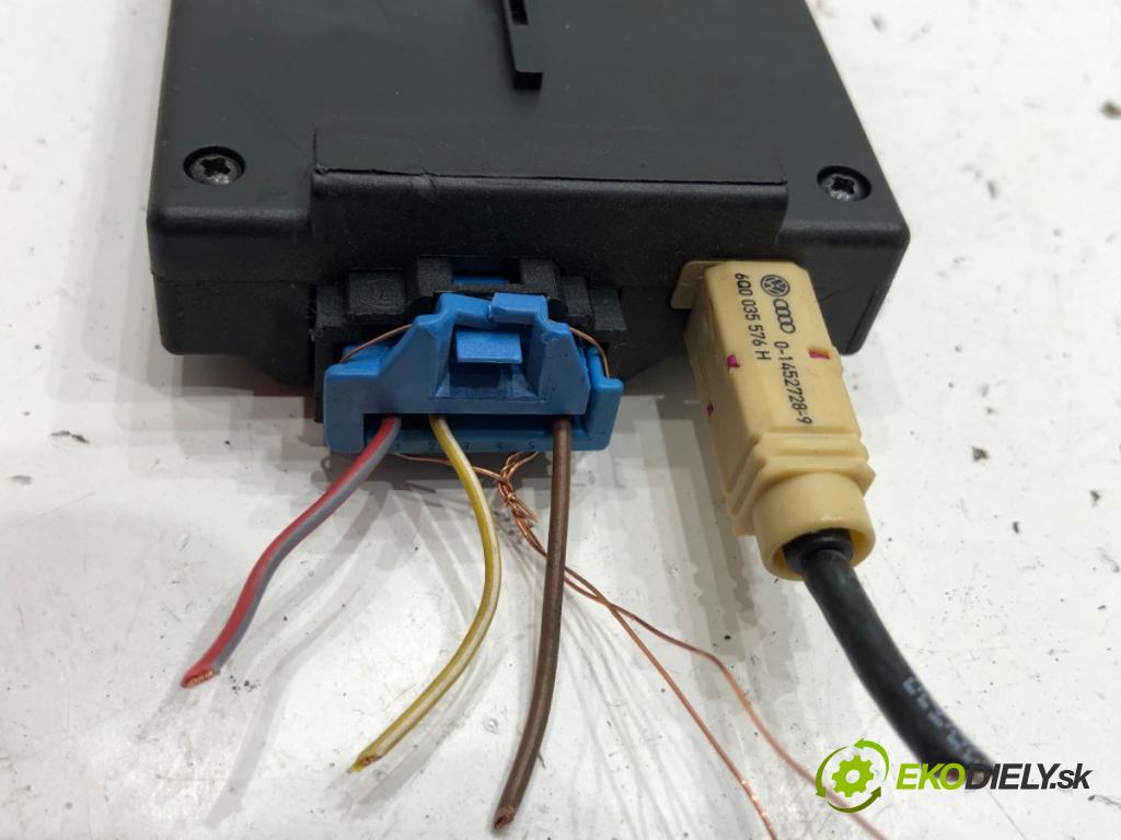 VW PASSAT B6 Variant (3C5) 2005 - 2011    2.0 TDI 103 kW [140 KM] olej napędowy 2005 - 2009  Modul ťažného oka 4F0909509 (Riadiaca jednotka ostatné)